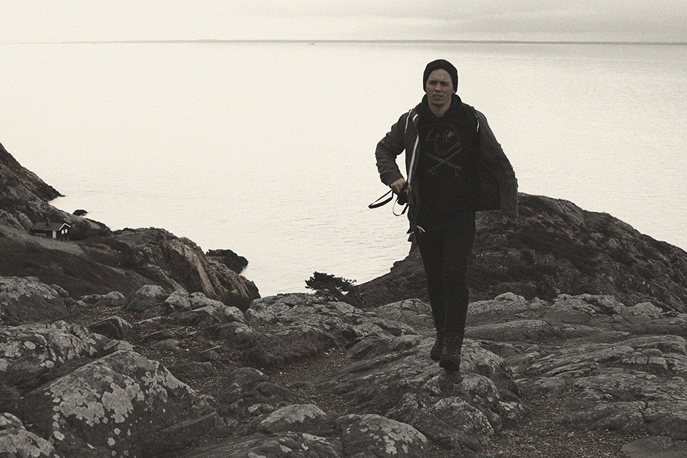 Close to the Cliff_01